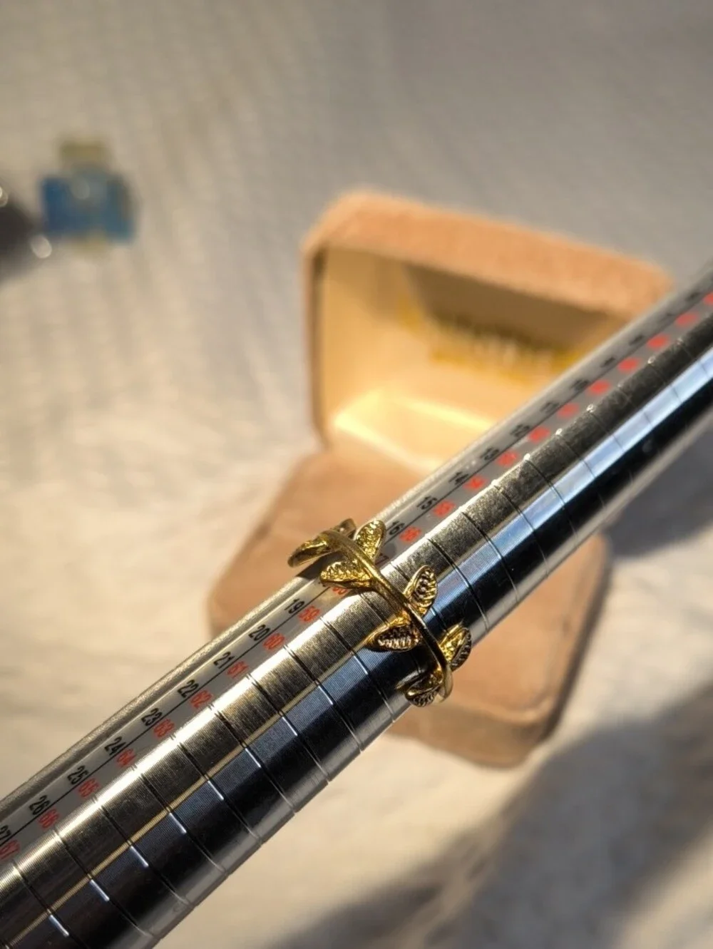 N/A elegant gold